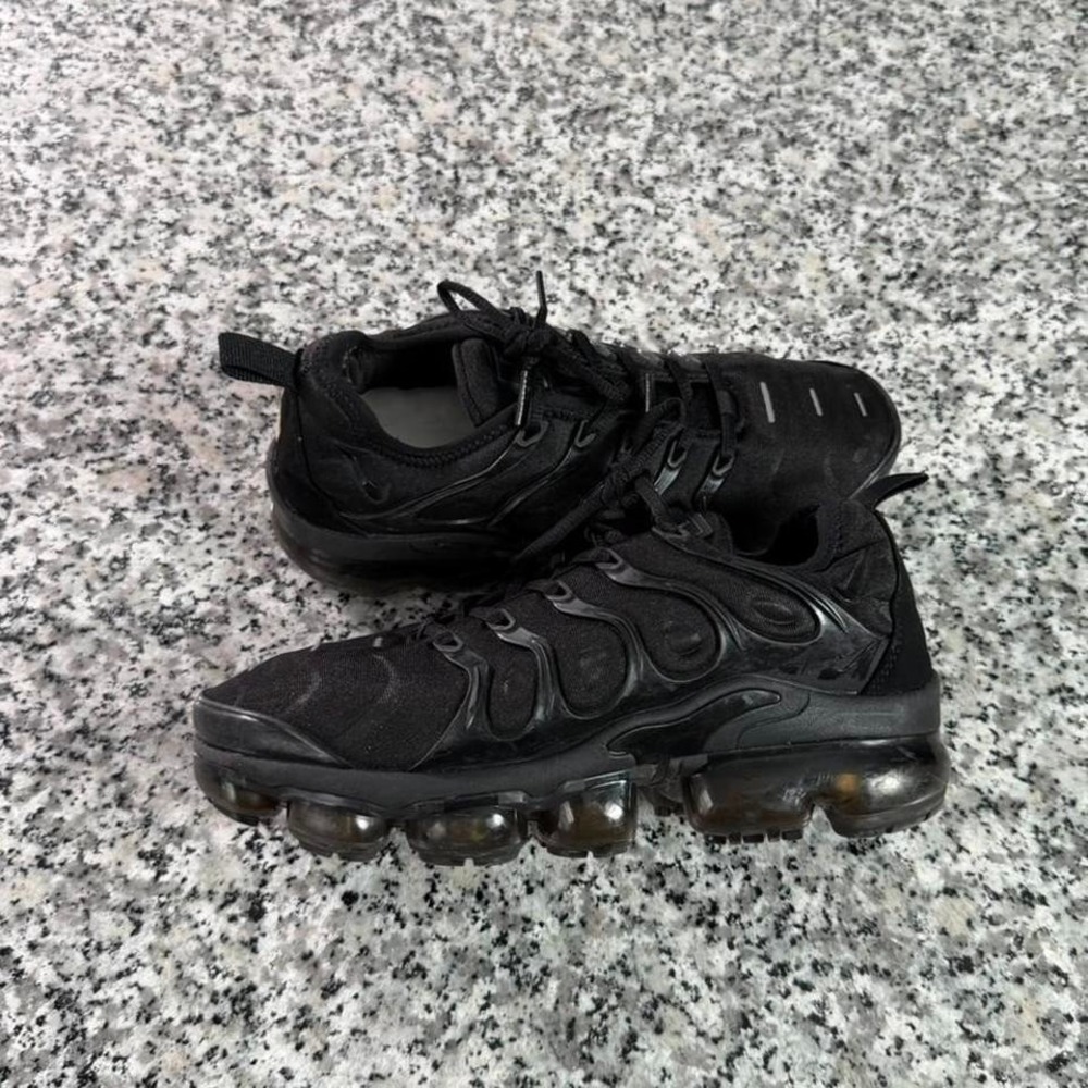 Nike Women's Air VaporMax Plus Triple Black Sneaker Shoe W8.5 924453